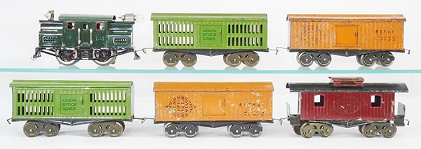 LIONEL TRAIN SET (1 of 2)
