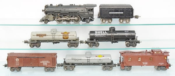 LIONEL TRAIN SET (1 of 2)