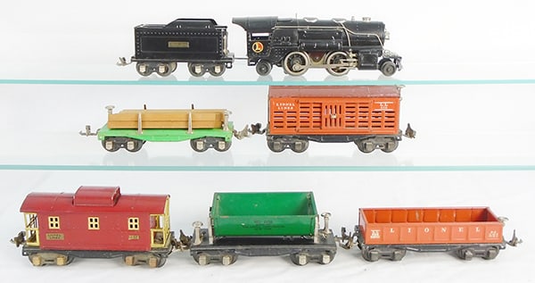 LIONEL TRAIN SET: O ga, 259E loco, 257T tender, 656 stock car, missing brakewheels trim on1 end of car, 651 lumber flat, 652 gondola, missing brakewheel trim on 1 side of car, 659 dump car, 657 caboose, C5-6.