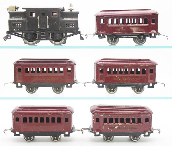 LIONEL TRAIN SET (1 of 2)