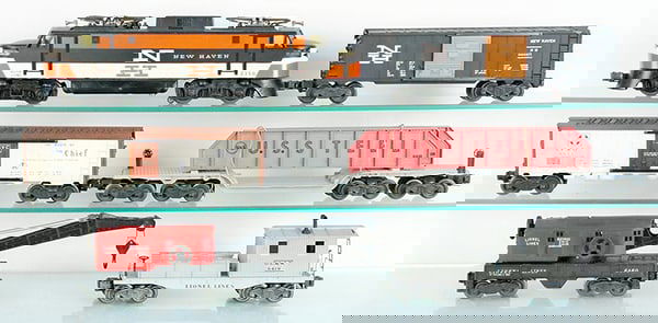 LIONEL TRAIN SET (1 of 2)