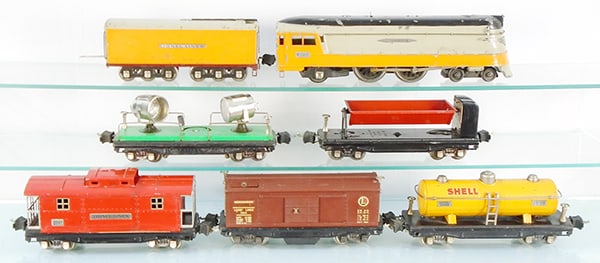 LIONEL TRAIN SET (1 of 2)