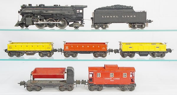 LIONEL TRAIN SET (1 of 2)