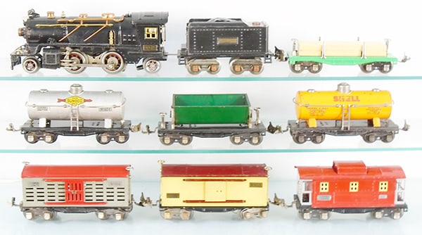 LIONEL TRAIN SET (1 of 2)