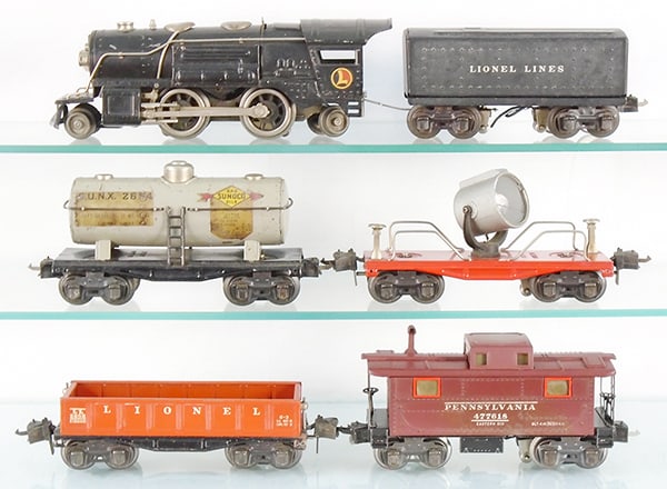 LIONEL TRAIN SET: O ga, 259E loco, 1689W tender, 2654 Sunoco tank, decals worn, 2620 searchlight, lens cracked, 2652 gondola, 2757 caboose, C5-7.