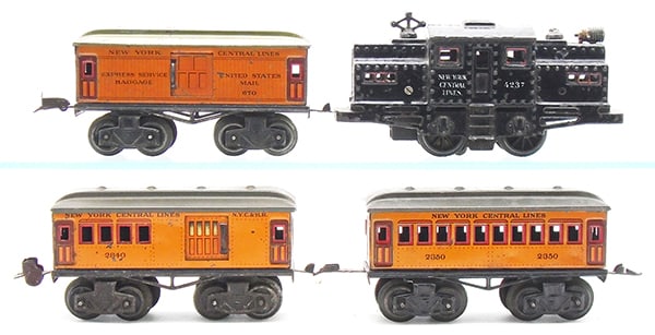 FANDOR NYC TRAIN SET (1 of 2)