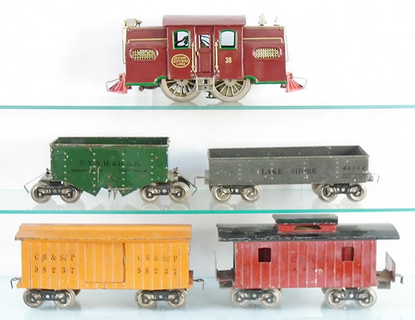 LIONEL TRAIN SET (1 of 2)