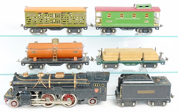 LIONEL TRAIN SET (1 of 2)