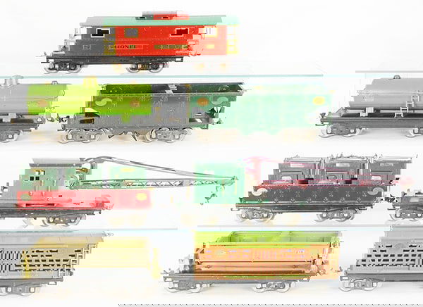 7 LIONEL FREIGHT CARS (1 of 2)