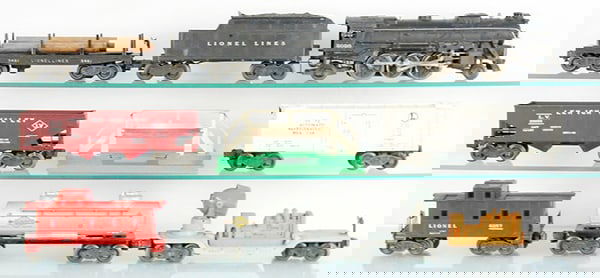 LIONEL TRAIN SET (1 of 2)