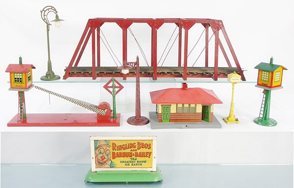 AMERICAN FLYER ACCESSORIES (1 of 2)