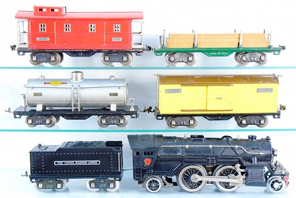 LIONEL TRAIN SET (1 of 2)