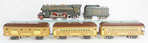 LIONEL TRAIN SET (1 of 2)