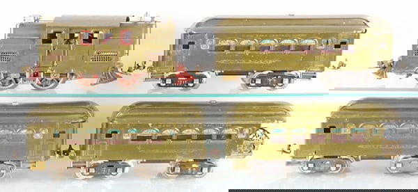 LIONEL TRAIN SET (1 of 2)