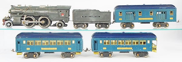 LIONEL TRAIN SET (1 of 2)
