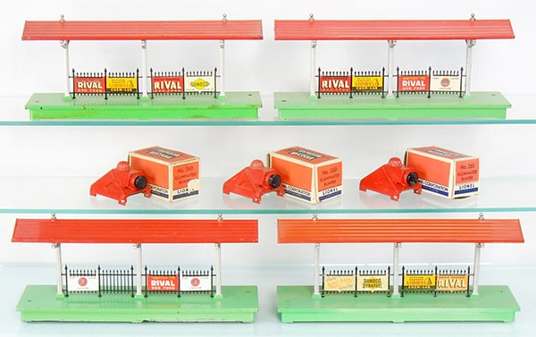 LIONEL ACCESSORIES (1 of 2)