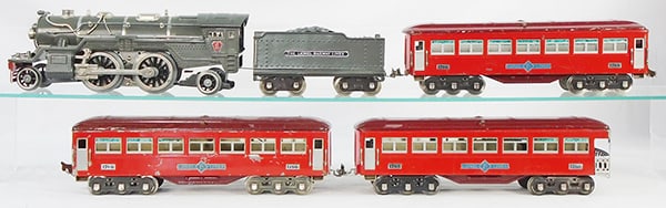 LIONEL TRAIN SET (1 of 2)