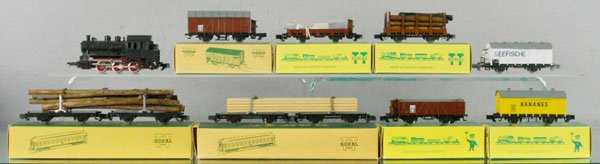 ROKAL TRAIN SET: TT ga, tank loco w/8 freight cars, oxidation on lumber car holddowns, box car has loose coupler & spring, w/7 orig car boxes only, minor wear & some graffiti, C7-9.