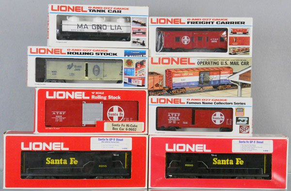 LIONEL SANTA FE TRAIN SET: O ga, 8250 & 8255 GP9 diesels w/cars 9784, 9274, 9279, 5705, 9301, 9602, orig boxes minor wear, C8-9.