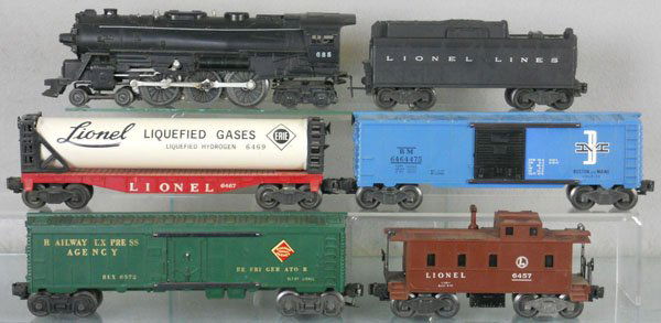 LIONEL TRAIN SET: O ga, 685 loco, 6026W tender, 6467 liquefied gases car, 6464-475 B&M, 6572 REA, 6472 caboose, C6-7.
