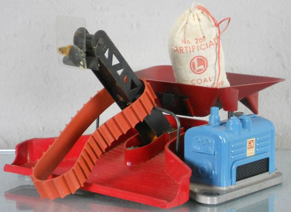 LIONEL 397 COAL LOADER: O ga, w/replacement belt, some surface oxidation, plastic deflector cracked, C5.
