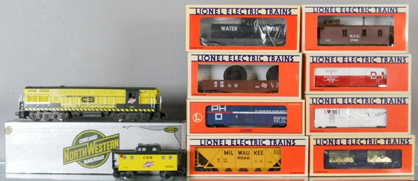 LIONEL CHICAGO NORTHWESTERN TRAIN SET: O ga, 8056 diesel w/cars 9289, 19406, 17234, 9472, 19400, 9486, 19302, 17600, 16390, orig boxes minor wear, C8-9.