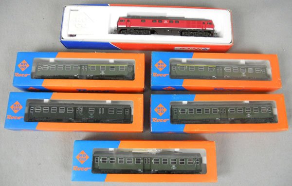 ROCO TRAIN SET: HO ga, 2-rail, 43705 loco w/cars 2 #4250S, 2 #4252S, 4254S, orig boxes minor wear, C7-8.