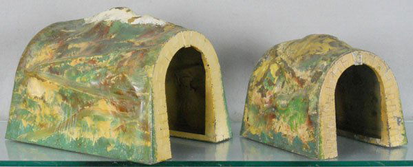 2 LIONEL TUNNELS: O ga, 119, 118, some paint loss, C4-5.