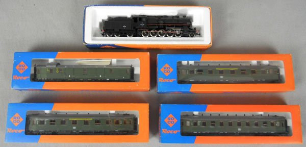 ROCO TRAIN SET: HO ga, 2-rail, 4118 loco w/cars 4290S, 4289A, 4220B, 4219A, C7-8.