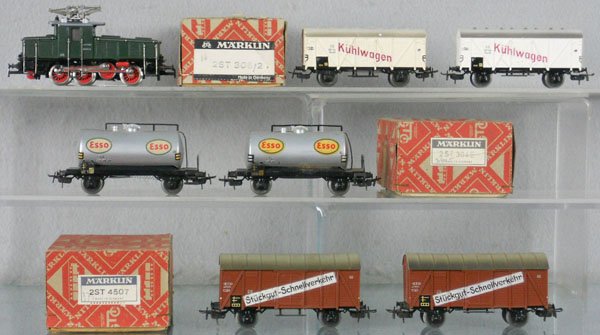 MARKLIN TRAIN SET: HO ga, 3001 CE800 electric loco, deep scratch on top, die cast chip by 1 buffer, touch up patch on cab roof, w/freight car 2-packs #304E, some light oxidation, 306/2 & 2 #307 Kuhlwagens, 1 has discolo