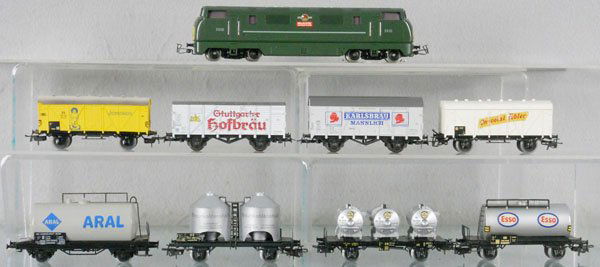 MARKLIN TRAIN SET: HO ga, 3073 British Rwy diesel w/freight cars 4440, 4501, 4511, 4509, 4520, 4908, decals worn, w/3 Roco beer cars, C5-9.