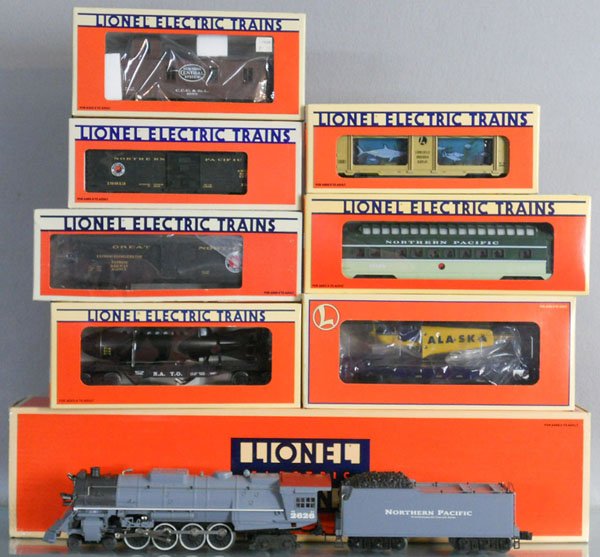 LIONEL TRAIN SET: O ga, 18016 Northern Pacific loco & tender, w/smoke & sound, w/cars 36021, 16677, 5720, 19813, 15108, 16681, 17611, orig boxes minor wear, C8-9.