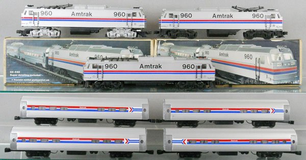 WILLIAMS AMTRAK TRAIN SET: O ga, ABB diesels w/4 coaches, 2 orig boxes only, minor wear, C7-9.