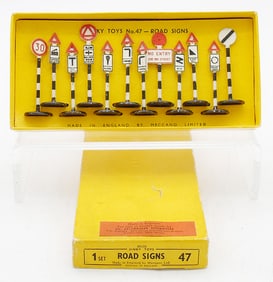 DINKY 47 ROAD SIGNS