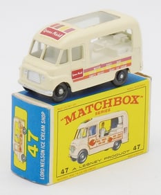 MATCHBOX 47B5 COMMER ICE CREAM VAN