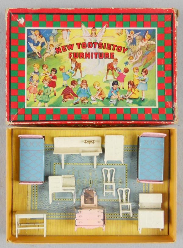 TOOTSIETOY 503P BEDROOM SET: w/3 pink bedroom pieces, 7 white kitchen pieces, some paint flaking, orig box & insert some wear, C5-6.