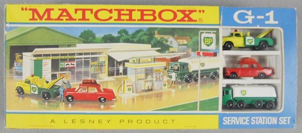 MATCHBOX G1C2 SERVICE STATION GIFT SET: 1968, contains 13D4, 56B3, 32C1, w/cardboard layout, orig box missing window, C8.