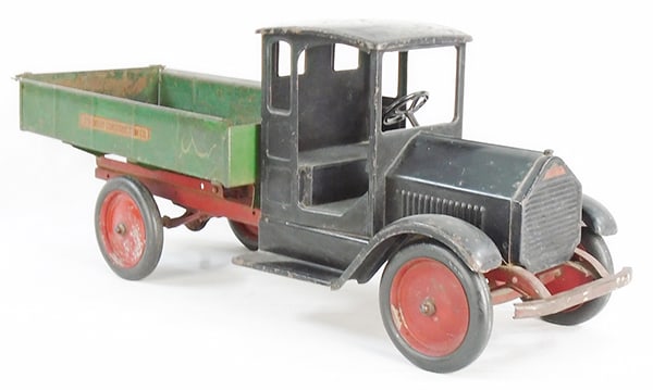 STURDITOY DUMP TRUCK (1 of 2)