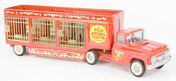 BUDDY L 5477 WILD ANIMAL CIRCUS: painted pressed steel, 26" long, w/Jumbo the Elephant, missing lion & tiger, plastic top insert has cracks & chips, minor decal wear, C7-8.