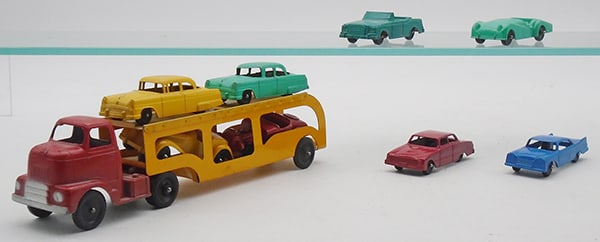 TOOTSIETOY AUTO TRANSPORTER (1 of 2)
