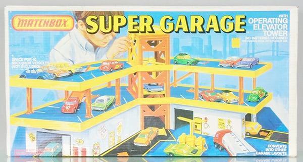 MATCHBOX 55-01-02 SUPER GARAGE (1 of 2)