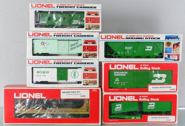 LIONEL TRAIN SET: O ga, 8668 Northern Pacific dummy diesel, w/cars 9401, 9416, 9133, 9608, 6101, 9326, orig boxes minor wear, C8-9.