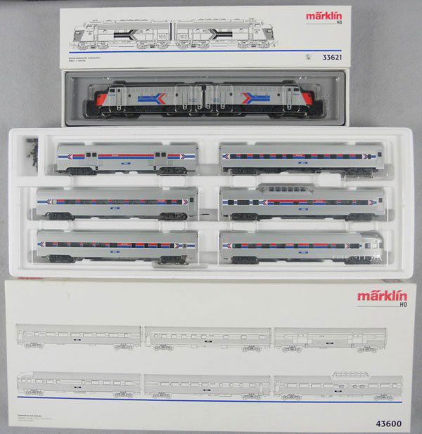 MARKLIN AMTRAK TRAIN SET: HO ga, 33621 diesels w/43600 car set, orig boxes & inserts, C9.