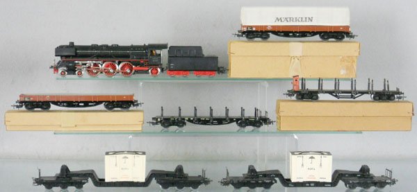 MARKLIN TRAIN SET: HO ga, 3008 loco & tender, w/cars 4517, 4514, 4516, 392, 2 #4168, 1 crate warped, 3 orig car boxes only, boxes have some wear & graffiti, C7-9.