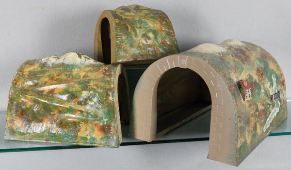 3 LIONEL TUNNELS: O ga, 120, touched up, 119, paint flaking, 118, paint flaking, C5-6.