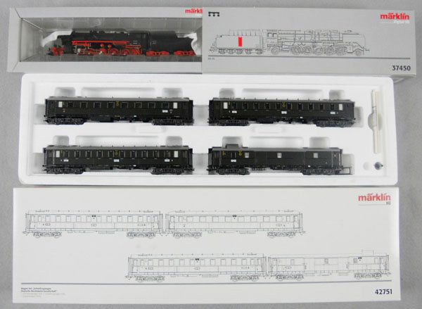 MARKLIN TRAIN SET: HO ga, 37450 loco & tender w/42751 car set, orig boxes & inserts, C9.