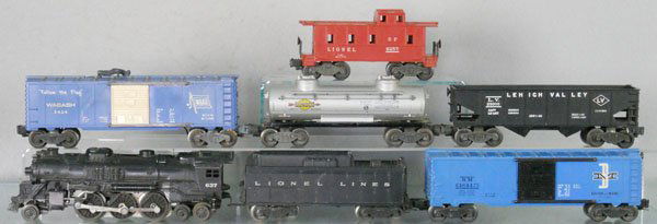 LIONEL TRAIN SET: O ga, 637 loco, cowcatcher step bent, 234W tender, 1 step broken, 6464-475 B&M box car, 3424 brakeman car, 6465 Sunoco tank, 6456 hopper, 6257 caboose, C5-6.