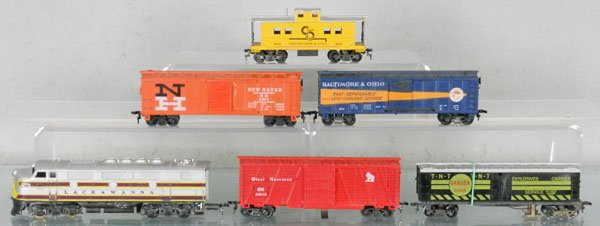 AMERICAN FLYER TRAIN SET: HO ga, 420 Lackawanna diesel w/cars 33818 GN stock, 33804 TNT car, 33512 New Haven box car, 33513 B&O box car, 33616 C&O caboose, C5-6.