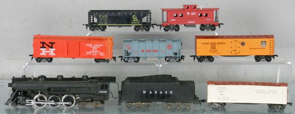 AMERICAN FLYER TRAIN SET: HO ga, 31045 Wabash loco & tender, 124 Merchant's Dispatch, warped, 512 New Haven box car, 510 Monon hopper, 504 reefer, 35785 C&O hopper, 33519 caboose, C5-7.