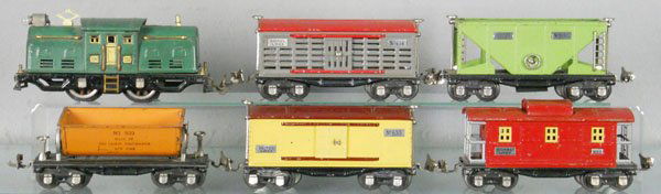 LIONEL TRAIN SET: O ga, 252 loco, 1 coupler broken, die cast wheels fatiguing, 656 cattle car, 653 hopper, 809 dump, 655 box car, 657 caboose, C5-6.